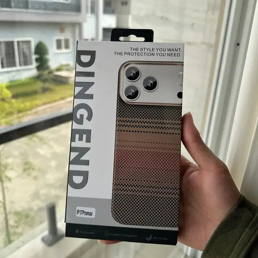 Pitaka Aramid UltraGuard Case iPhone 17 Pro Max – in use – iSmartHub Pakistan