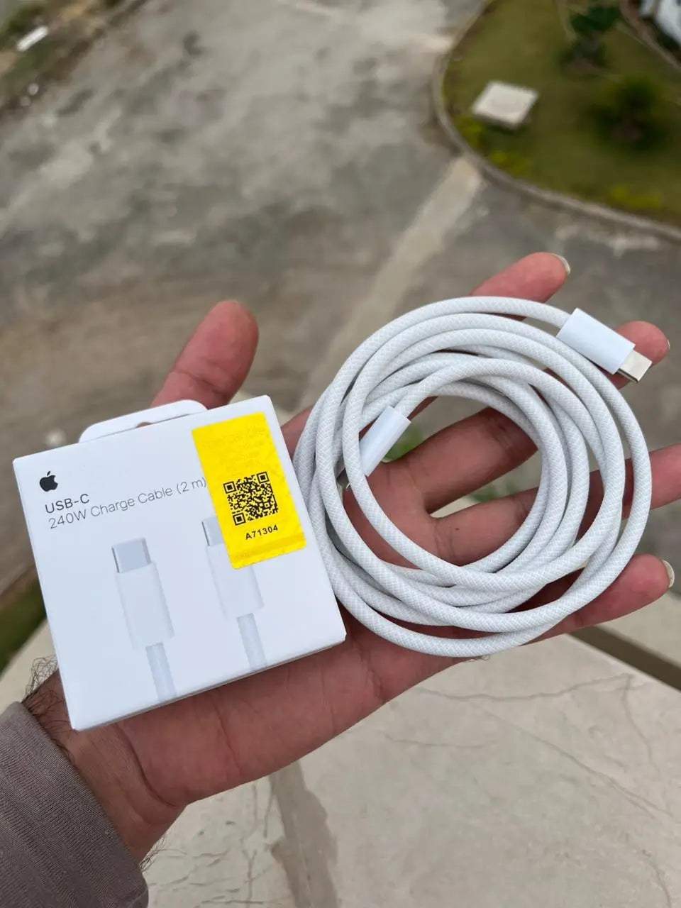 Apple 40W Fast Charging Adapter UK 3-Pin with Braided Cable – product image 10 – iSmartHub Pakistan