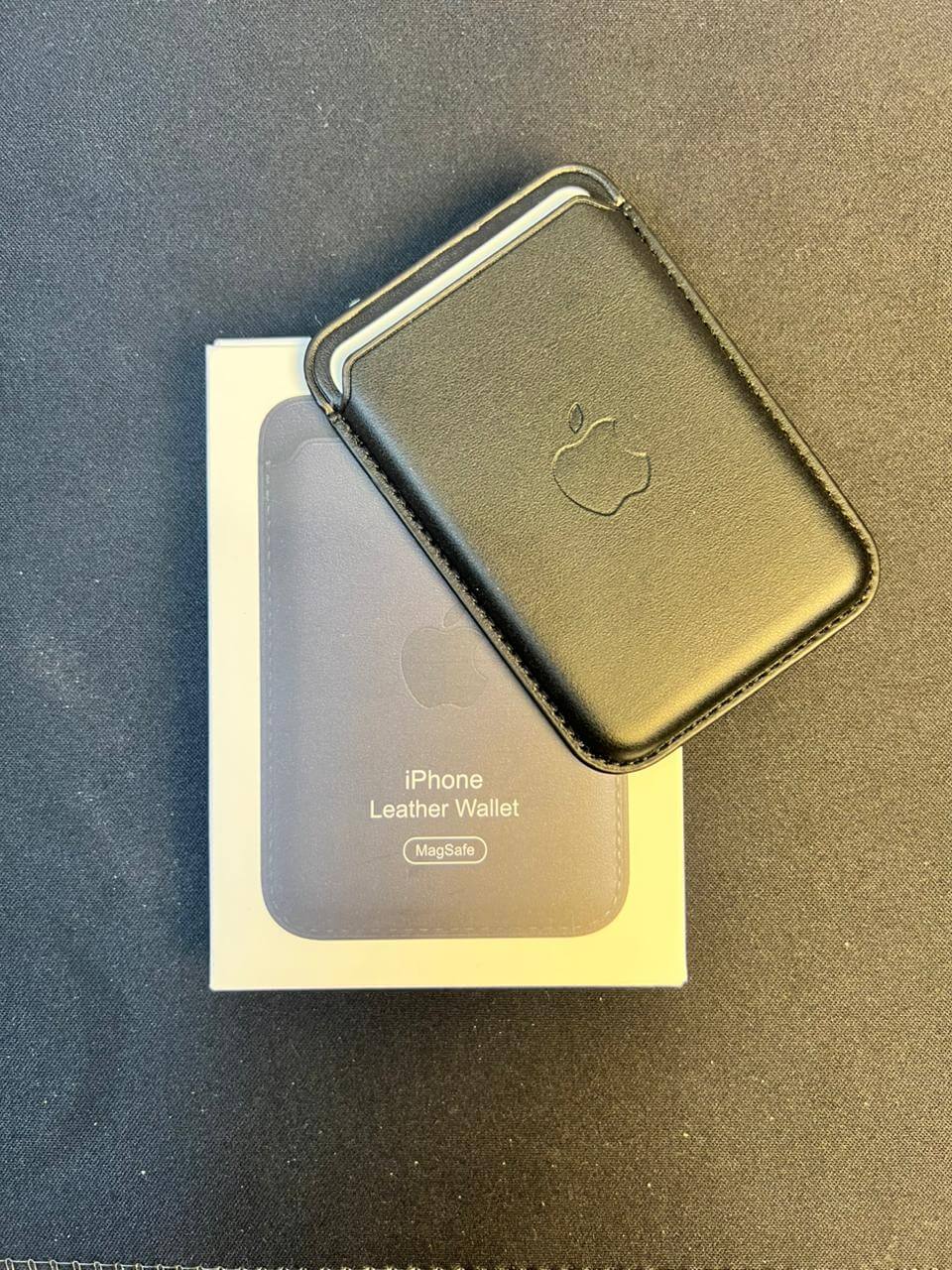 iPhone Leather Wallet with MagSafe IC Animation