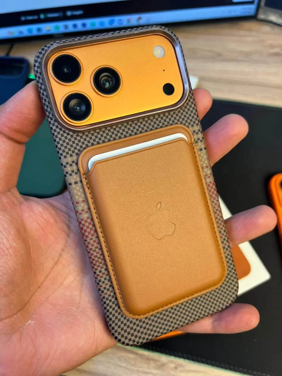 iPhone Leather Wallet with MagSafe – product image 7 – iSmartHub Pakistan