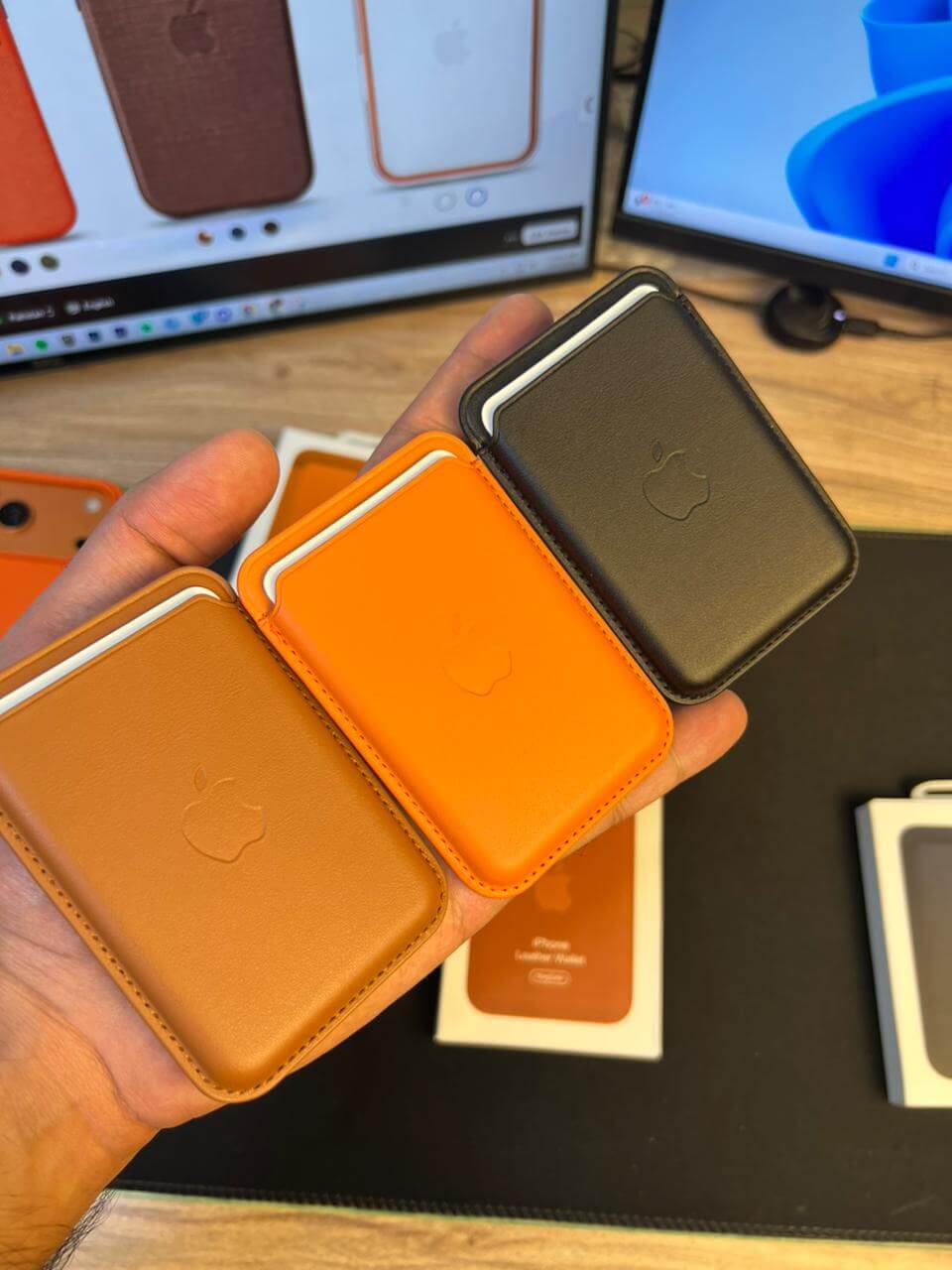 iPhone Leather Wallet with MagSafe IC Animation