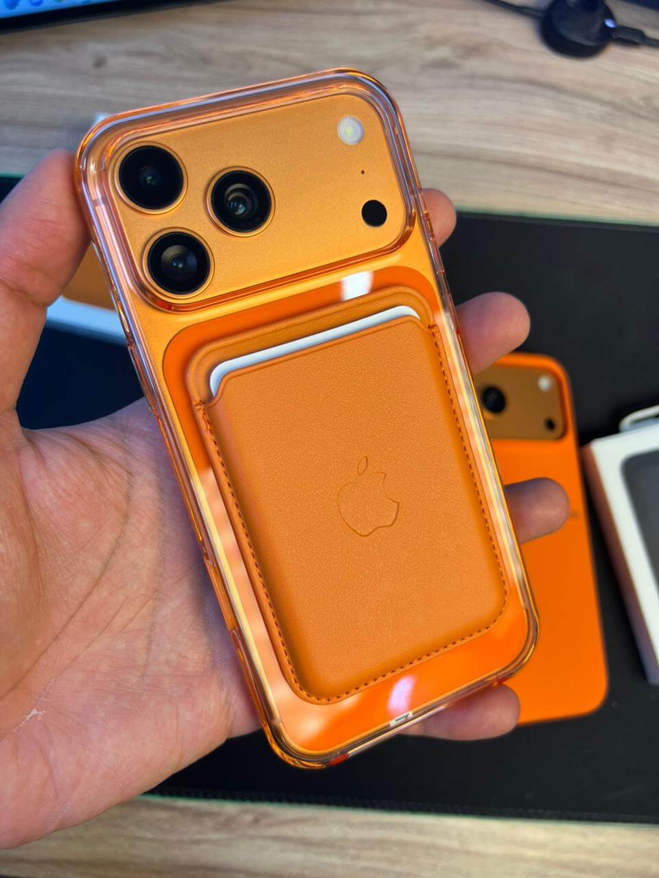 iPhone Leather Wallet with MagSafe IC Animation